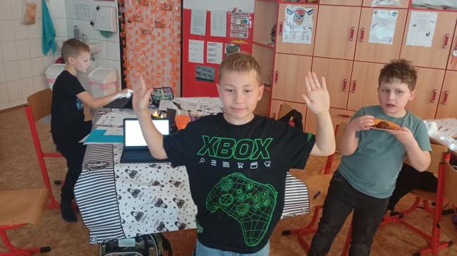 3.DEN - všichni zabráni do usilovné práce