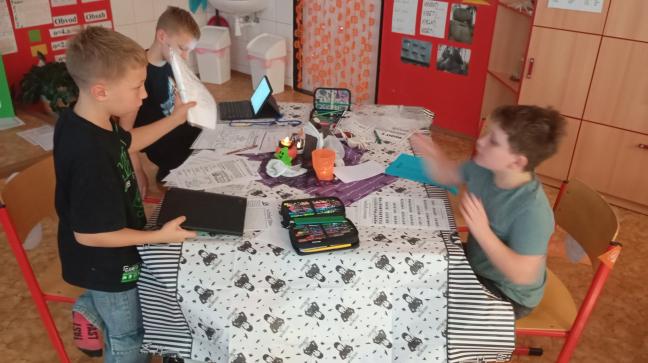 3.DEN - všichni zabráni do usilovné práce